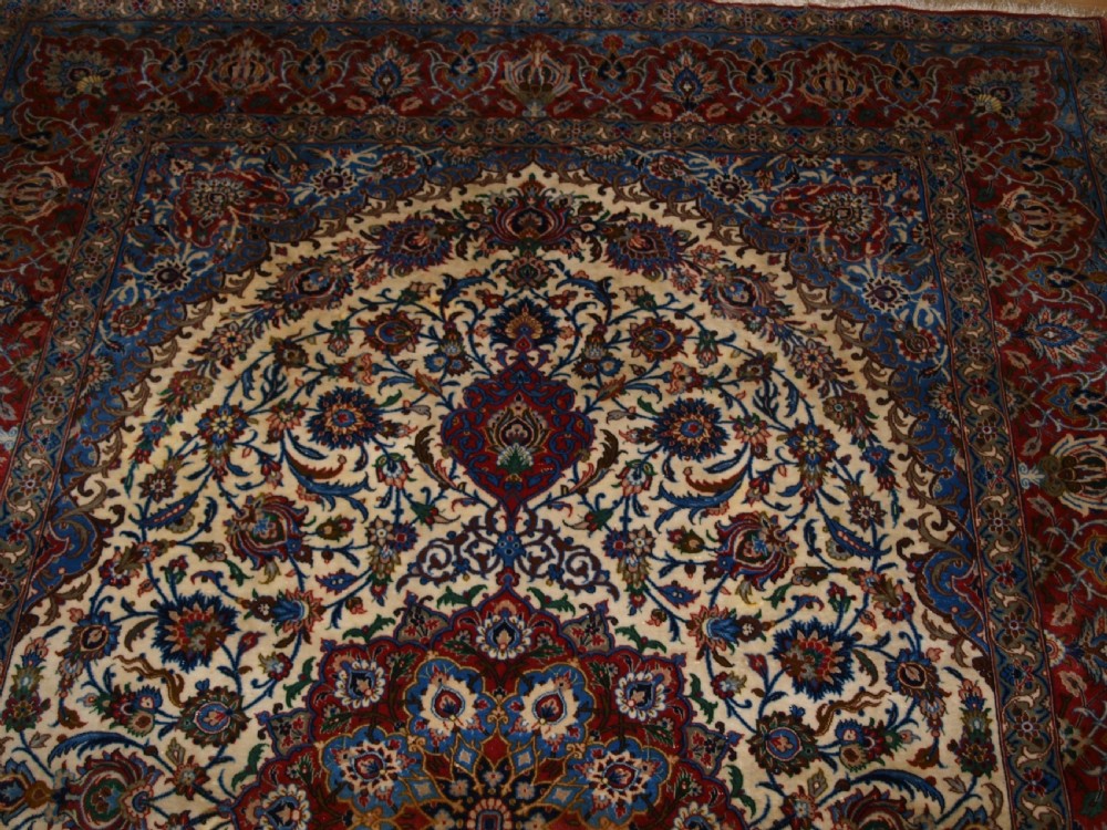 OLD ISFAHAN RUG, VERY FINE WITH SILK FOUNDATION, CIRCA 1920/30 View V