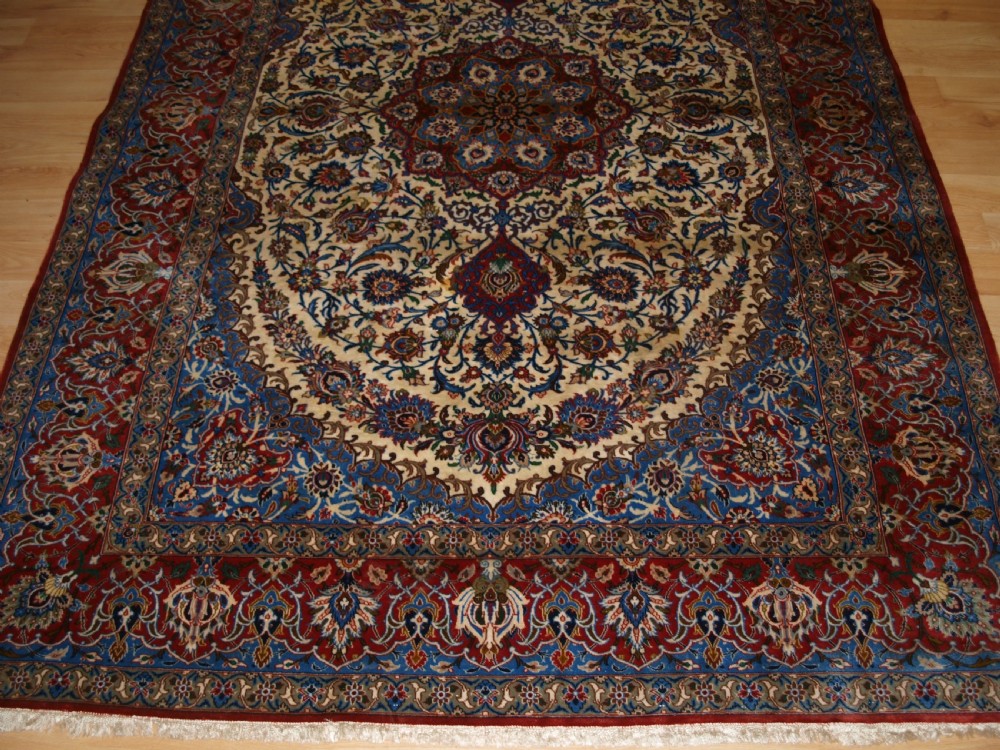 OLD ISFAHAN RUG, VERY FINE WITH SILK FOUNDATION, CIRCA 1920/30 View VIII