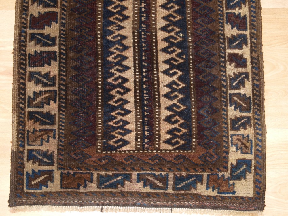 ANTIQUE AFGHAN BALUCH BALISHT GRAIN BAG FACE, SMALL RUG, CIRCA 1900. View IV