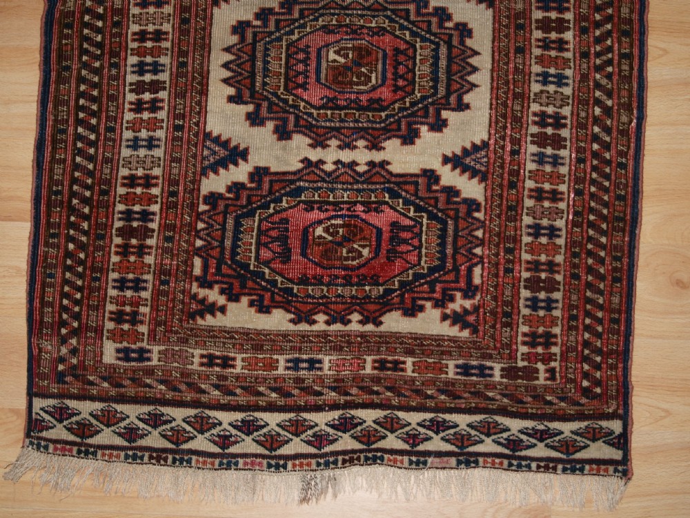 ANTIQUE SARYK TURKMEN RUG OF SMALL SIZE, IVORY GROUND, CIRCA 1900. View VI