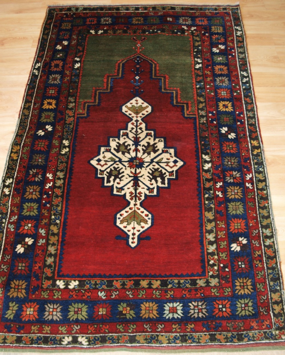 ANTIQUE TURKISH PRAYER RUG, ISIKLAR VILLAGE, KONYA REGION, CIRCA 1900.