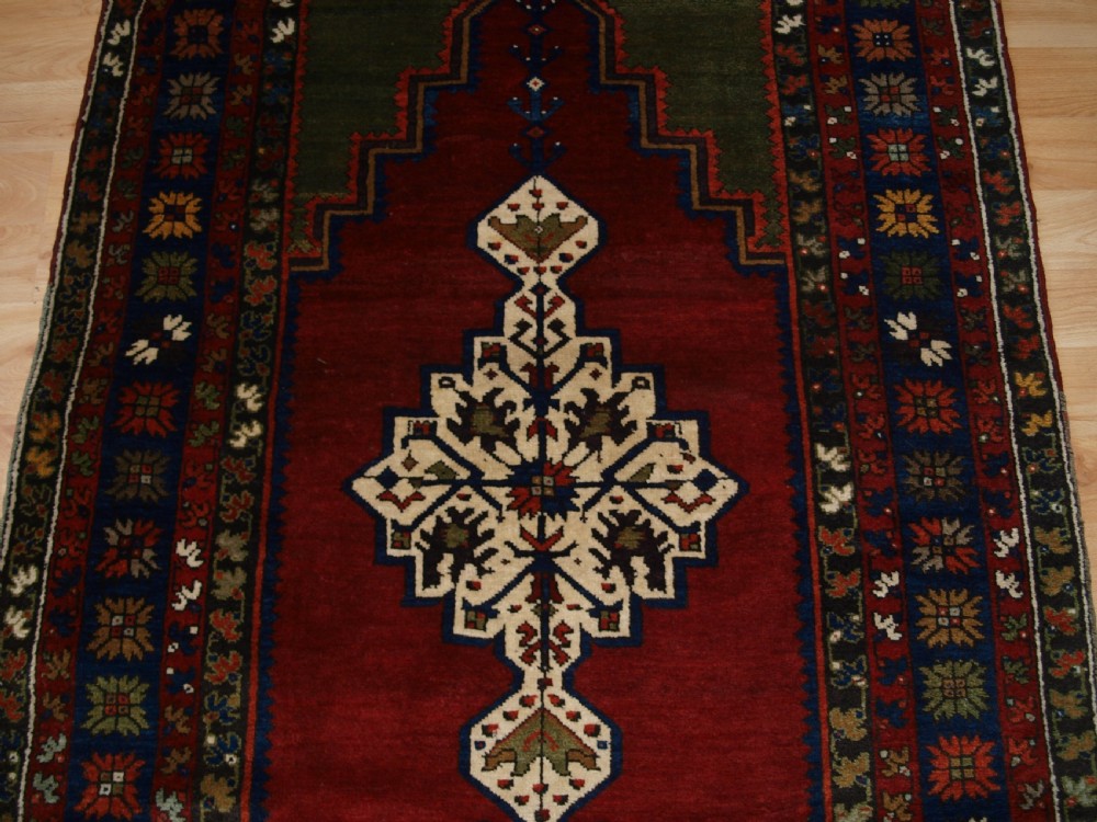 ANTIQUE TURKISH PRAYER RUG, ISIKLAR VILLAGE, KONYA REGION, CIRCA 1900. View V