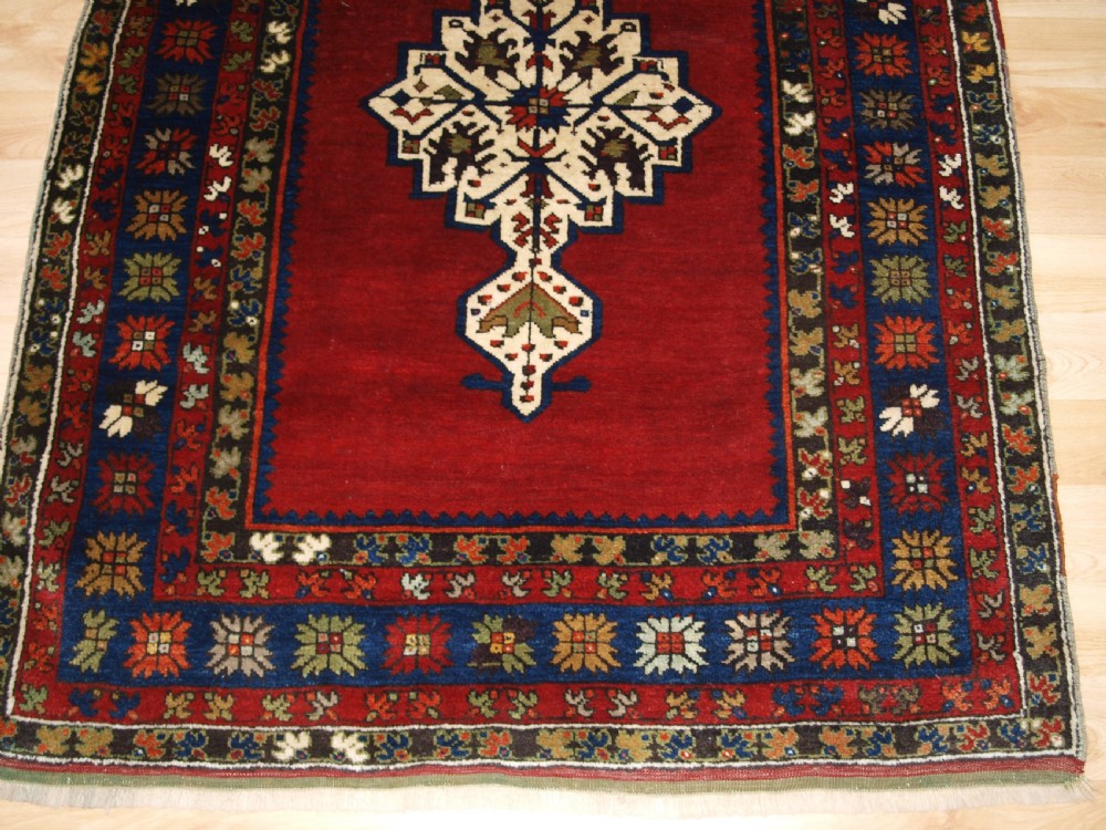 ANTIQUE TURKISH PRAYER RUG, ISIKLAR VILLAGE, KONYA REGION, CIRCA 1900. View VI
