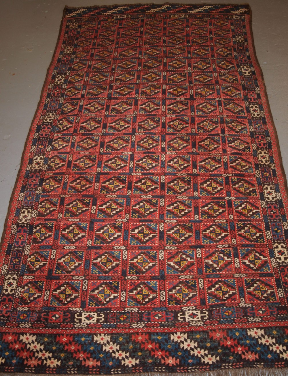ANTIQUE CHODOR TURKMEN MAIN CARPET OF SMALL SIZE AND SCARCE DESIGN, CIRCA 1880.
