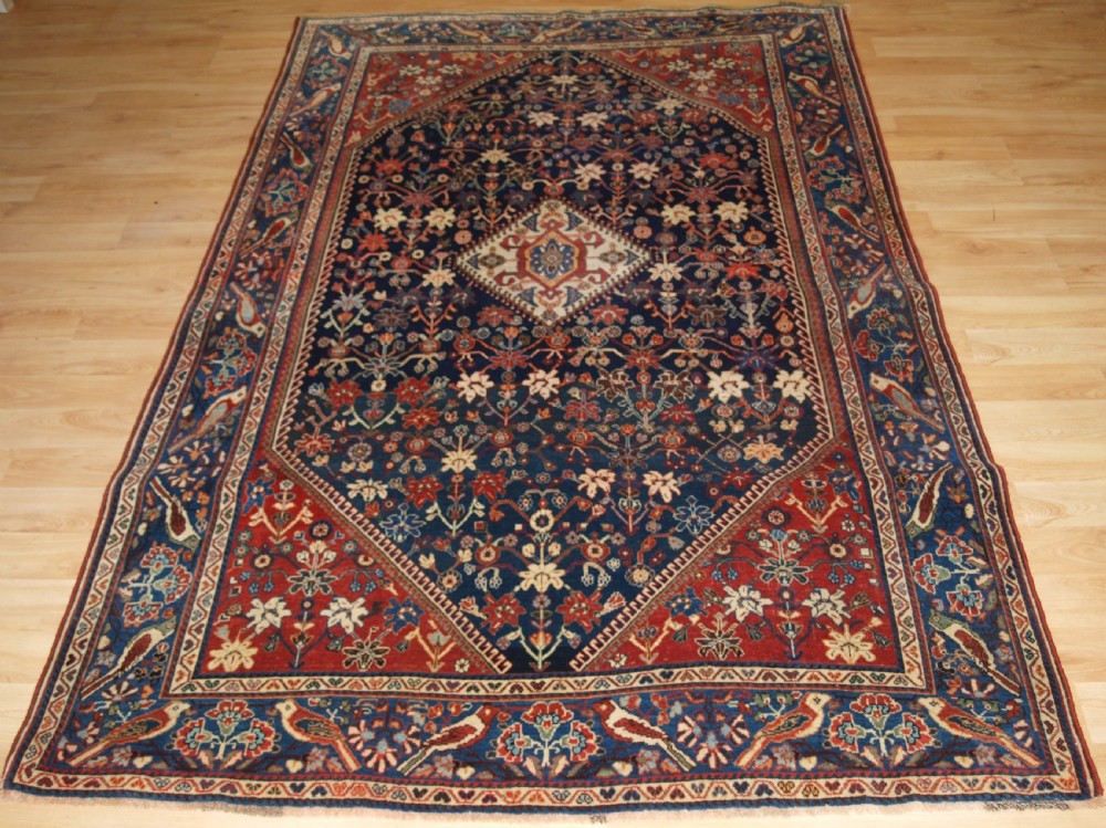 ANTIQUE QASHQAI KASHKULI RUG WITH BIRD BORDER, CIRCA 1900.