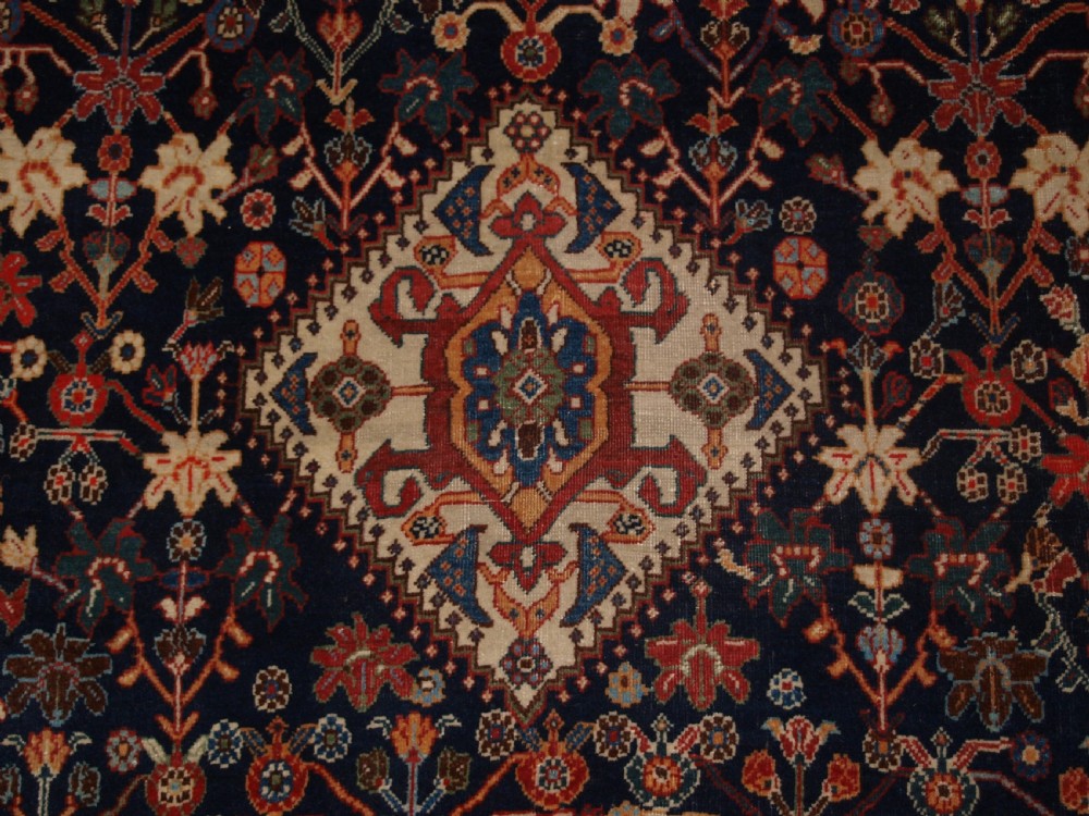 ANTIQUE QASHQAI KASHKULI RUG WITH BIRD BORDER, CIRCA 1900. View VIII