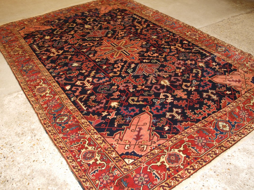 ANTIQUE PERSIAN HERIZ CARPET, STRIKING COLOUR AND DESIGN, GREAT CONDITION, CIRCA 1920.