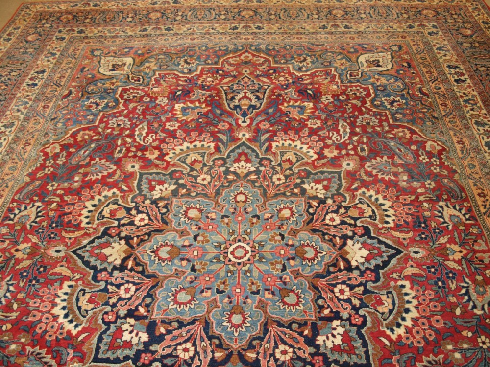 ANTIQUE PERSIAN BIRJAND CARPET WITH SUPERB COLOUR, GREAT FURNISHING CARPET, CIRCA 1900. View V