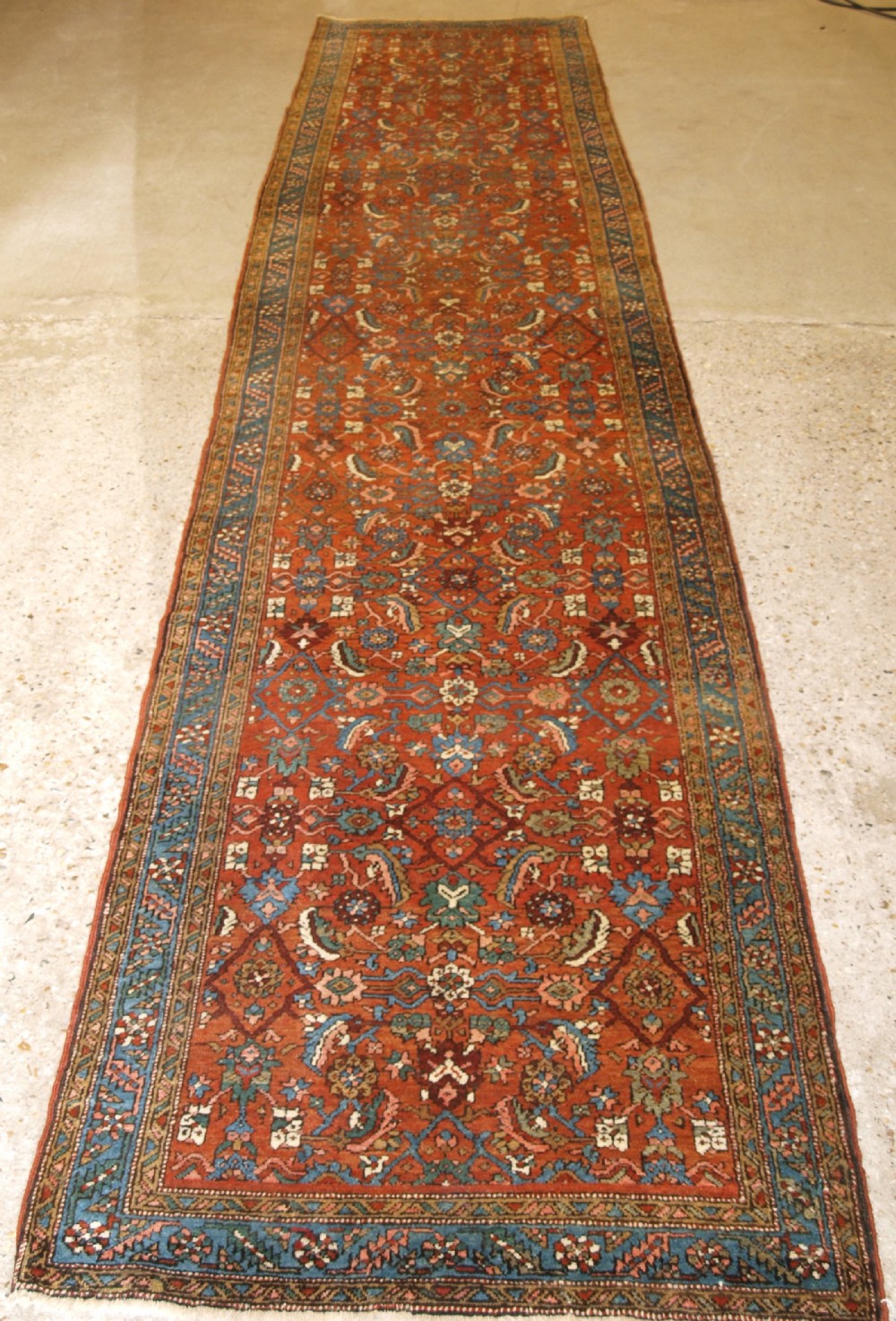 ANTIQUE PERSIAN KARAJA RUNNER, GOOD OUNTRY HOUSE FURNISHING RUNNER, CIRCA 1900.