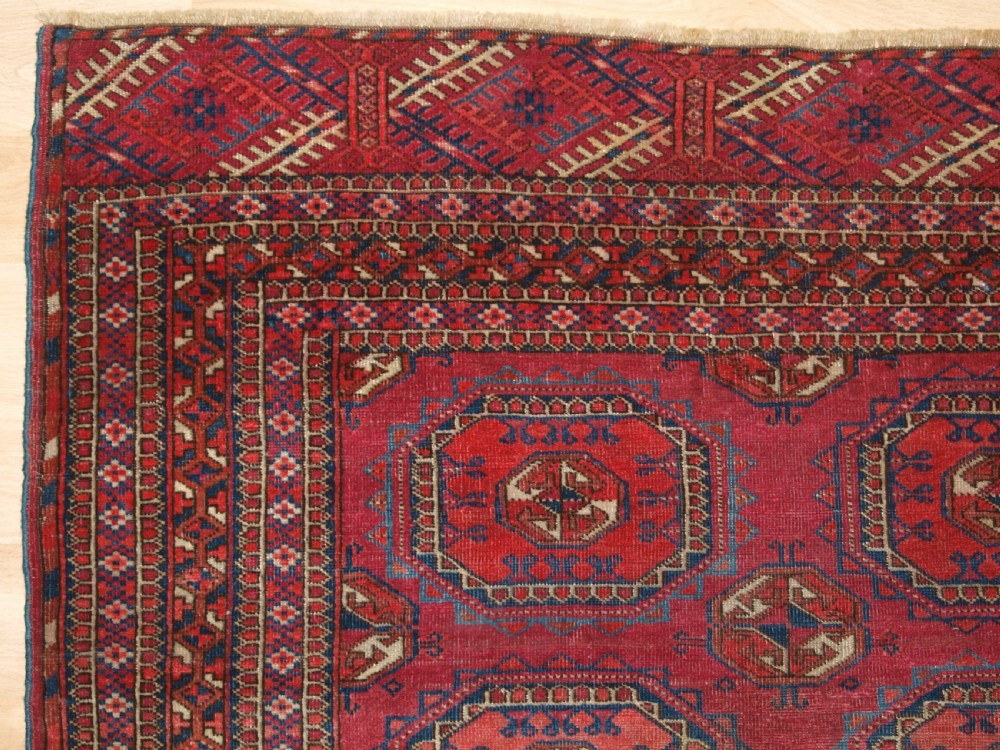 ANTIQUE TEKKE TURKMEN RUG WITH SALOR GULS, COCHINEAL COLOUR, CIRCA 1890. View III