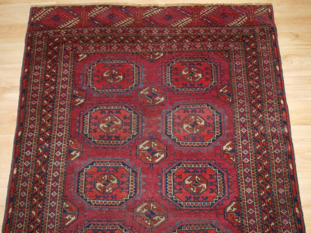 ANTIQUE TEKKE TURKMEN RUG WITH SALOR GULS, COCHINEAL COLOUR, CIRCA 1890. View V