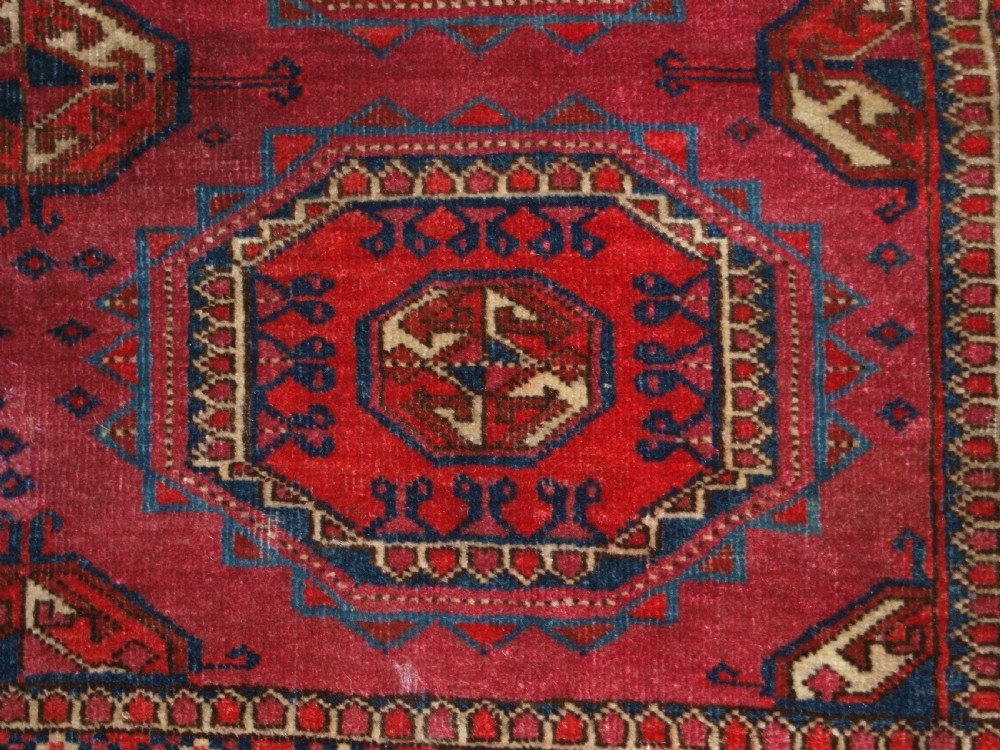 ANTIQUE TEKKE TURKMEN RUG WITH SALOR GULS, COCHINEAL COLOUR, CIRCA 1890. View X