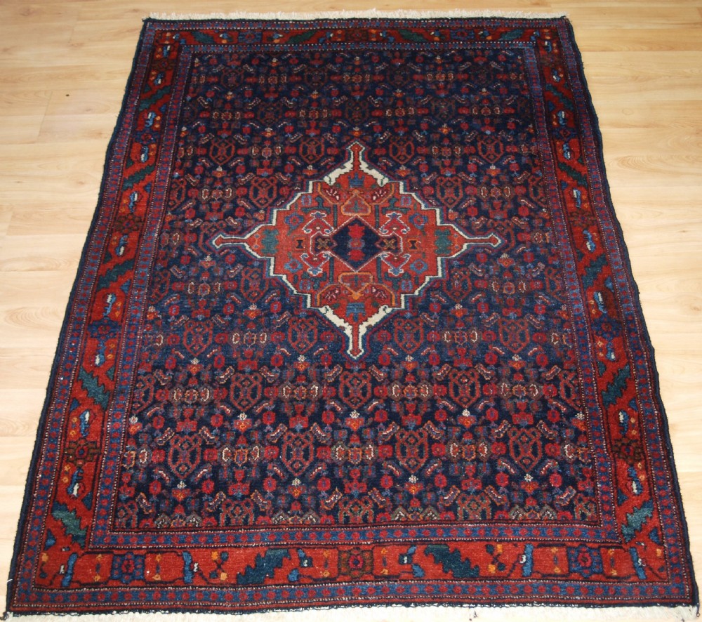 ANTIQUE SENNEH VILLAGE RUG OF SMALL SIZE WITH HERATTI DESIGN, CIRCA 1900.