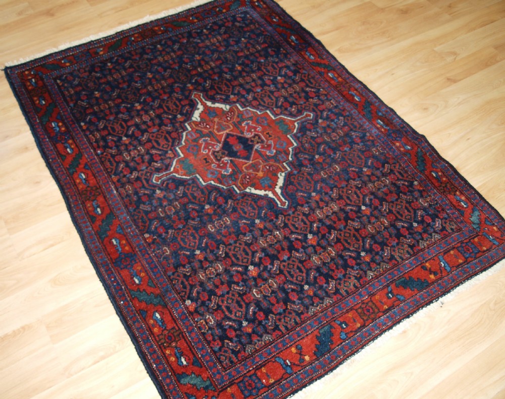 ANTIQUE SENNEH VILLAGE RUG OF SMALL SIZE WITH HERATTI DESIGN, CIRCA 1900. View II
