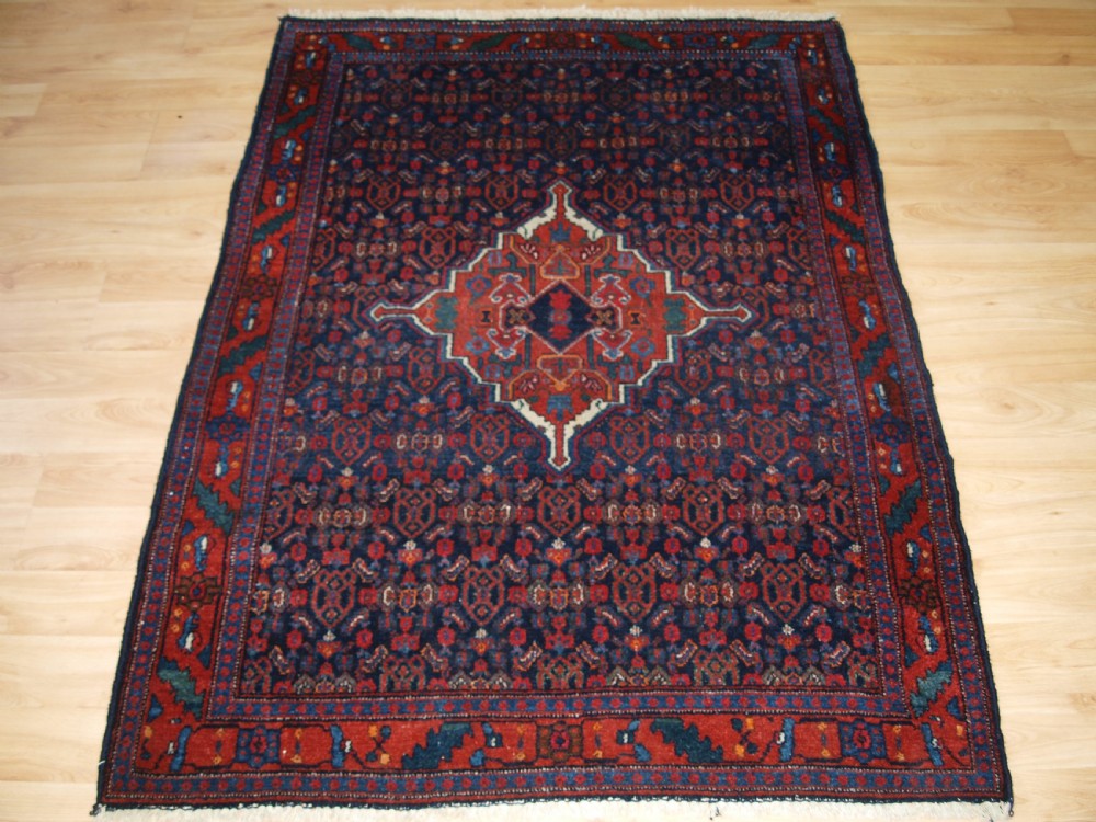 ANTIQUE SENNEH VILLAGE RUG OF SMALL SIZE WITH HERATTI DESIGN, CIRCA 1900. View III