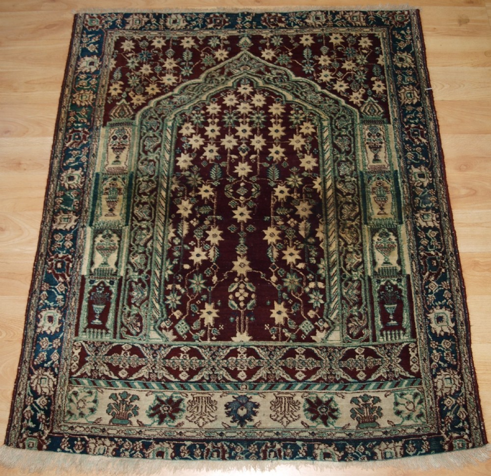ANTIQUE INDIAN AGRA PRAYER RUG OF SMALL SIZE, CIRCA 1900.