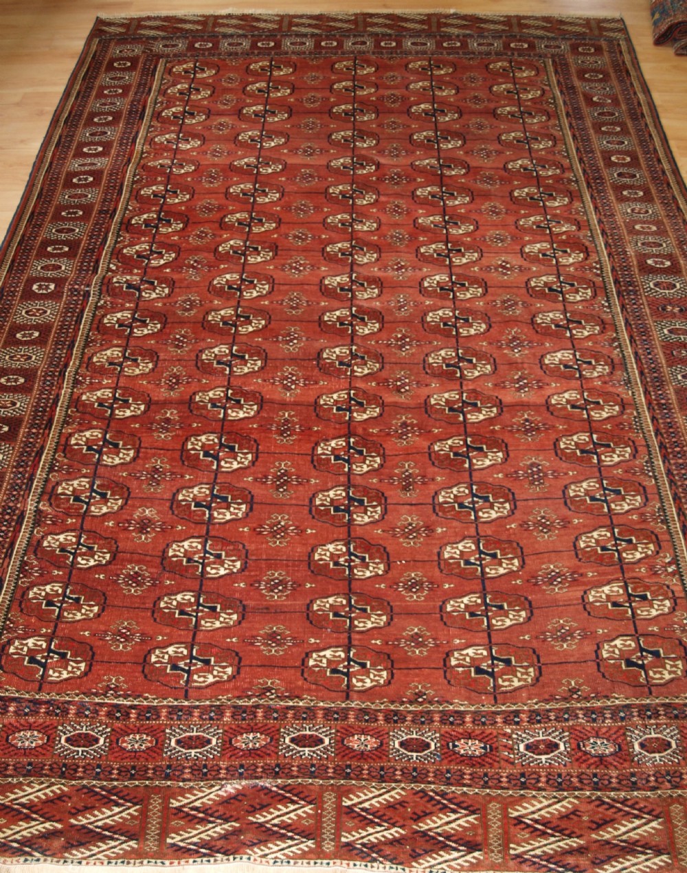 ANTIQUE TEKKE TURKMEN MAIN CARPET, SOFT COLOUR, GOOD FURNISHING CARPET. CIRCA 1900. View II