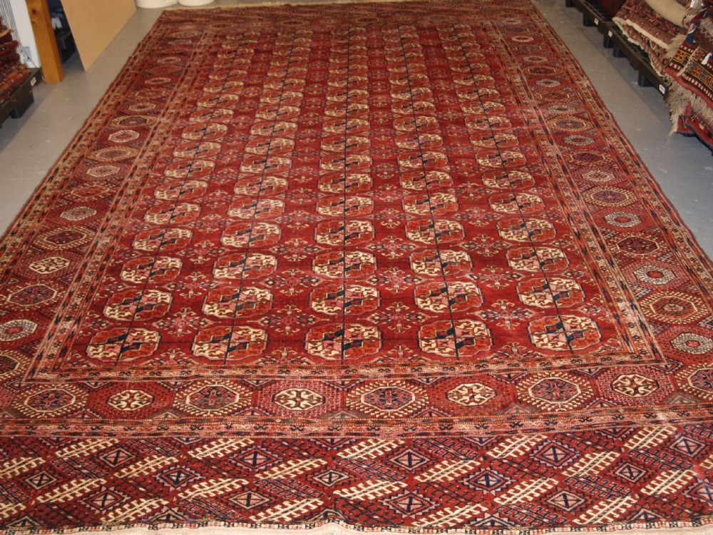 ANTIQUE TEKKE TURKMEN MAIN CARPET OF LARGE SIZE, SUPERB COLOUR CIRCA 1890. View XIII