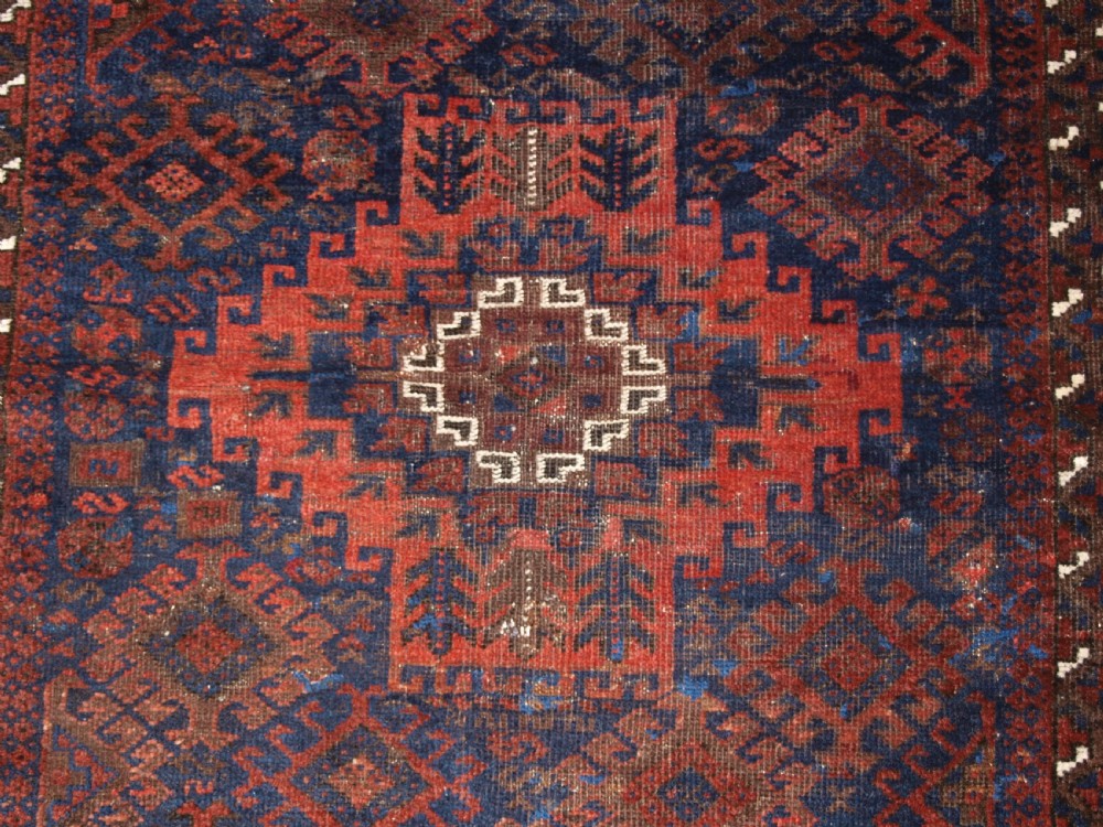 ANTIQUE TIMURI BALUCH RUG OF SINGLE MEDALLION DESIGN, CIRCA 1880. View VIII