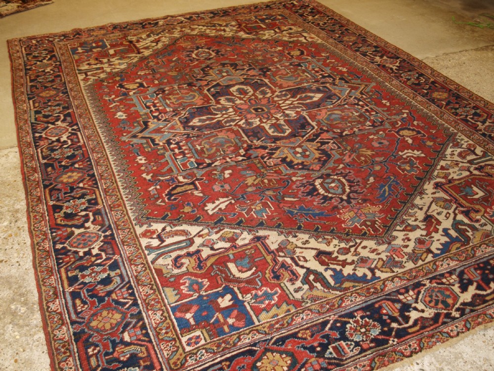 ANTIQUE HERIZ CARPET, WONDERFUL SOFT COLOURS, COUNTRY HOUSE STYLE, CIRCA 1900.