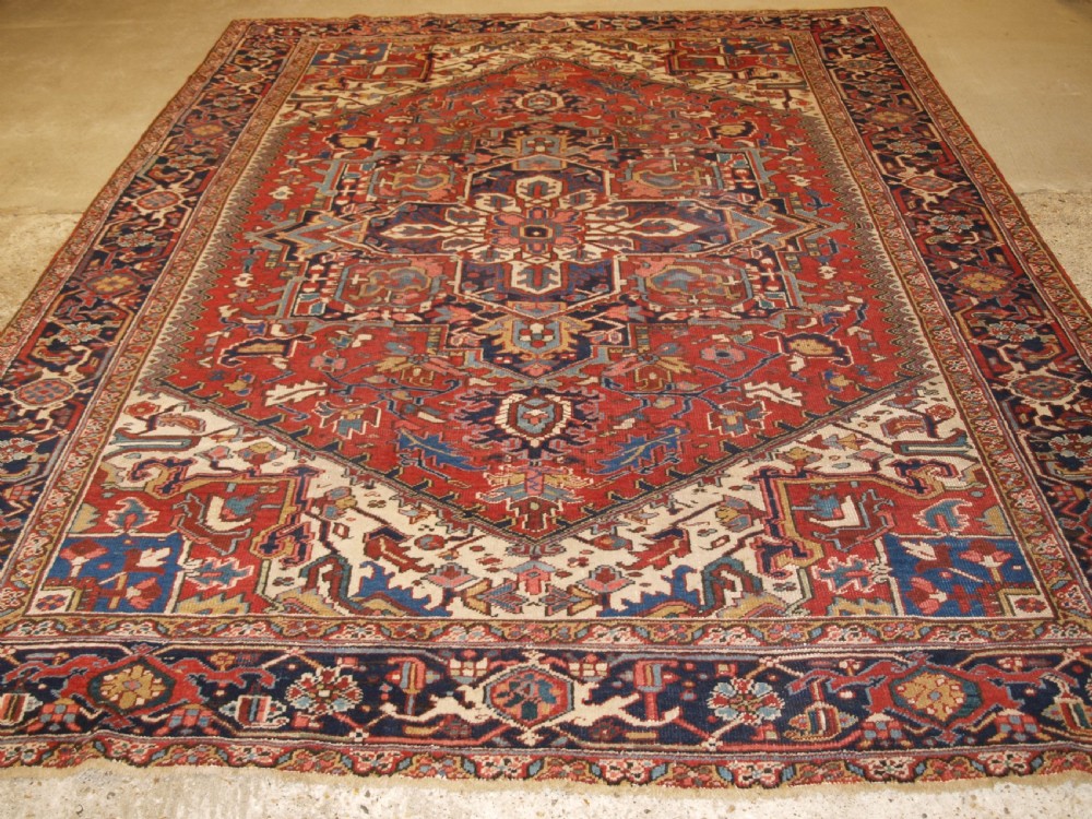 ANTIQUE HERIZ CARPET, WONDERFUL SOFT COLOURS, COUNTRY HOUSE STYLE, CIRCA 1900. View II