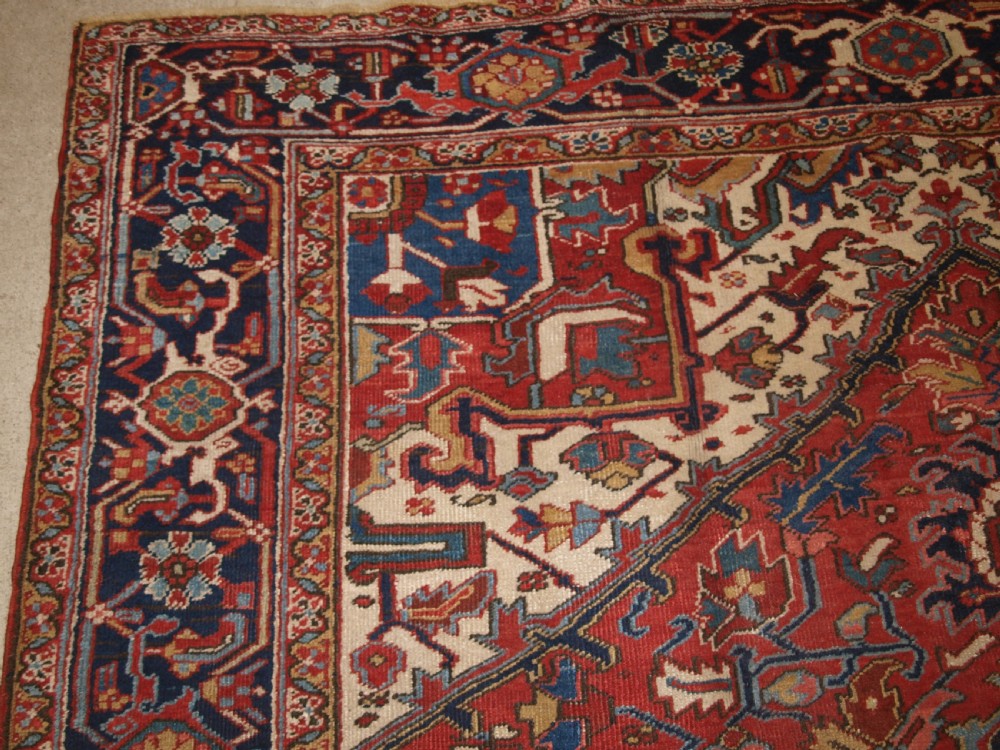 ANTIQUE HERIZ CARPET, WONDERFUL SOFT COLOURS, COUNTRY HOUSE STYLE, CIRCA 1900. View III