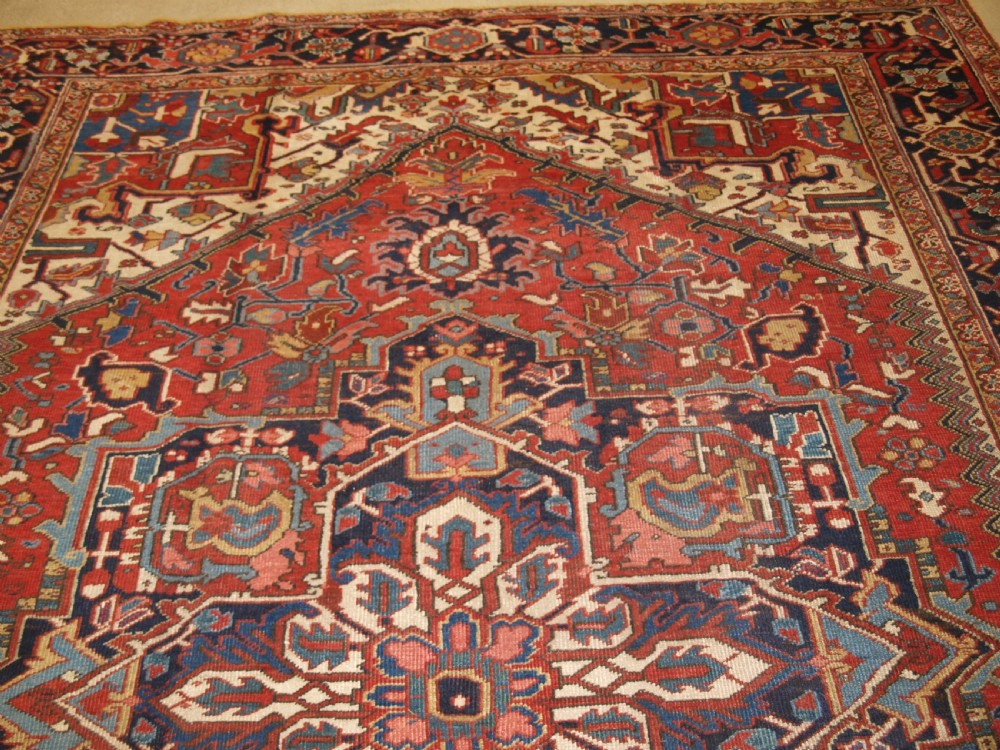 ANTIQUE HERIZ CARPET, WONDERFUL SOFT COLOURS, COUNTRY HOUSE STYLE, CIRCA 1900. View IV