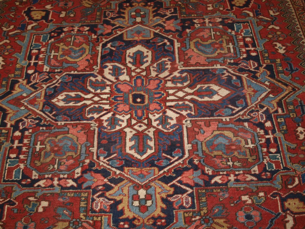 ANTIQUE HERIZ CARPET, WONDERFUL SOFT COLOURS, COUNTRY HOUSE STYLE, CIRCA 1900. View VIII