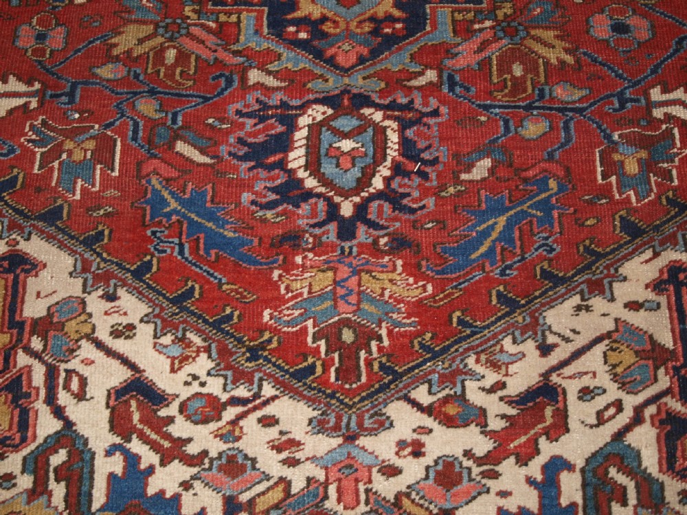 ANTIQUE HERIZ CARPET, WONDERFUL SOFT COLOURS, COUNTRY HOUSE STYLE, CIRCA 1900. View XI