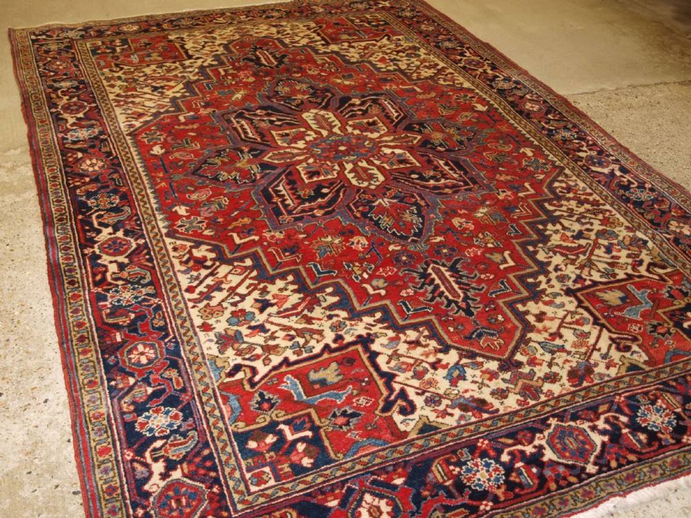 ANTIQUE HERIZ CARPET, SMALL ROOM SIZE, GREAT CONDITION, CIRCA 1900/20.