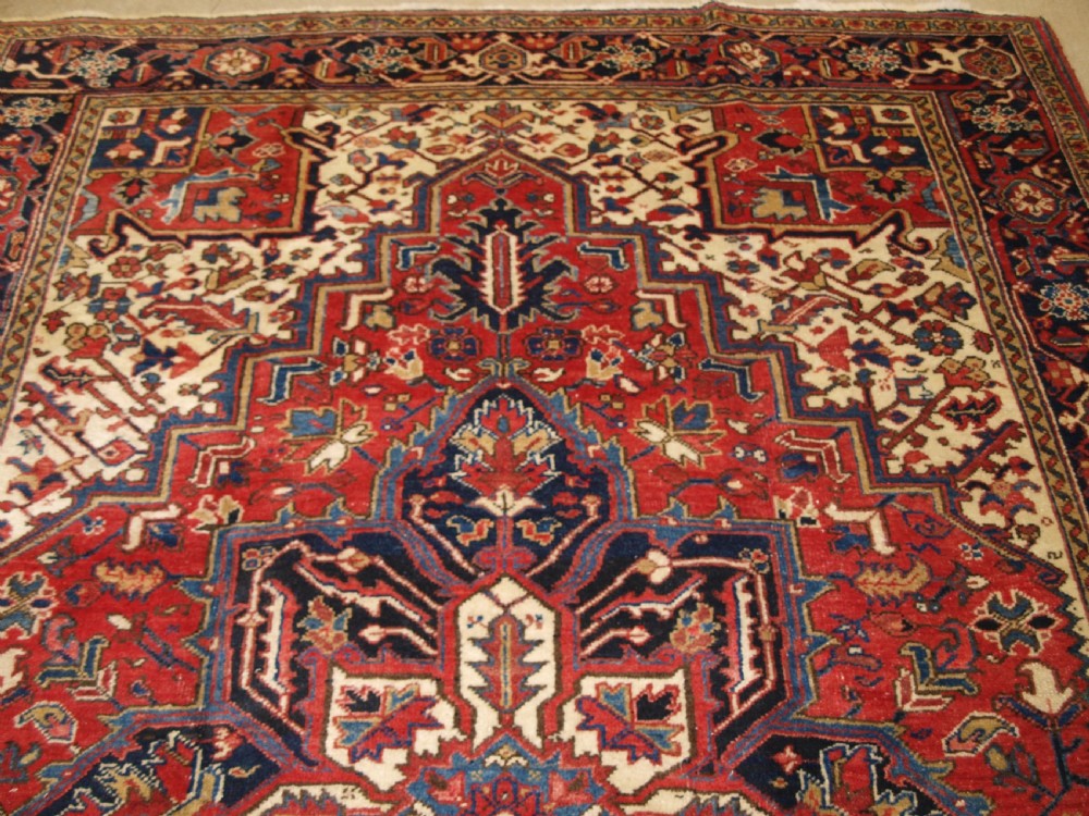 ANTIQUE HERIZ CARPET, SMALL ROOM SIZE, GREAT CONDITION, CIRCA 1900/20. View IV
