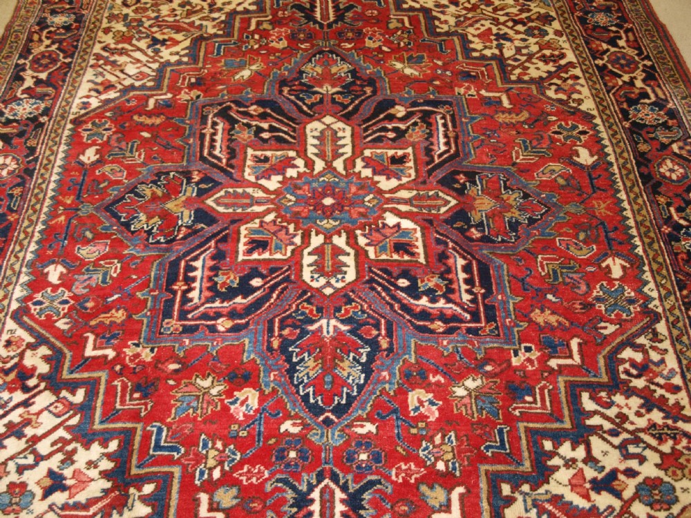 ANTIQUE HERIZ CARPET, SMALL ROOM SIZE, GREAT CONDITION, CIRCA 1900/20. View V