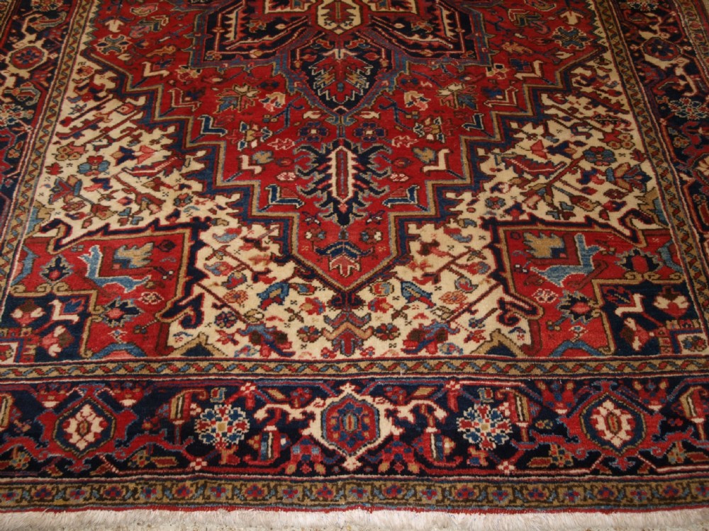 ANTIQUE HERIZ CARPET, SMALL ROOM SIZE, GREAT CONDITION, CIRCA 1900/20. View VI