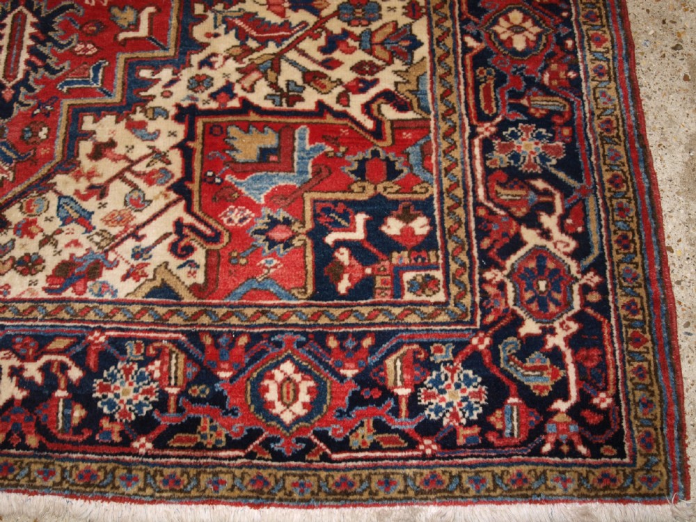 ANTIQUE HERIZ CARPET, SMALL ROOM SIZE, GREAT CONDITION, CIRCA 1900/20. View IX