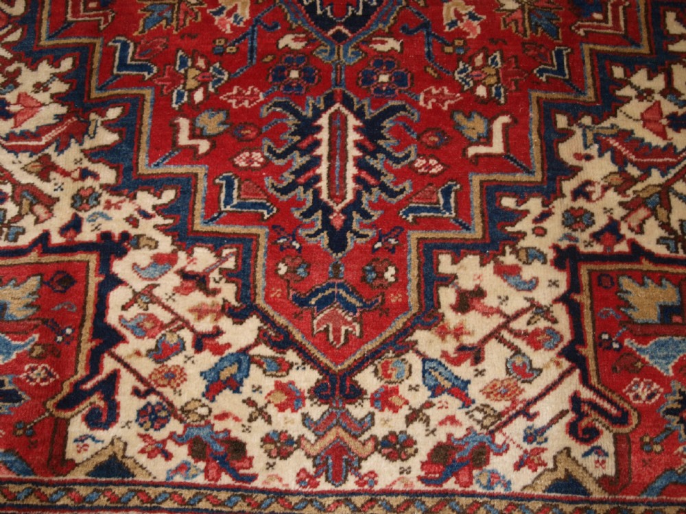 ANTIQUE HERIZ CARPET, SMALL ROOM SIZE, GREAT CONDITION, CIRCA 1900/20. View X