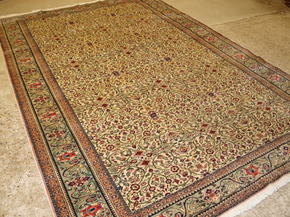 OLD TURKISH KAYSERI CARPET, SOFT COLOUR, PALE GREEN BORDER, CIRCA 1930.