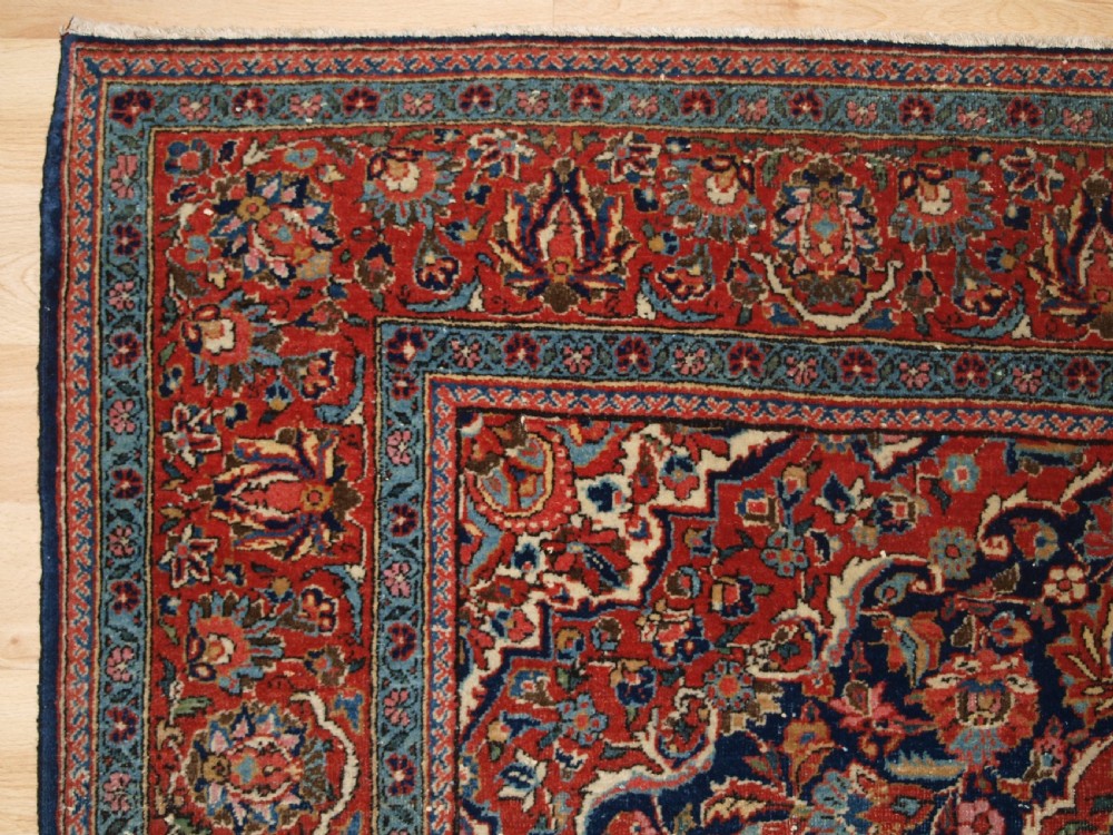 ANTIQUE KASHAN RUG OF TRADITIONAL DESIGN, CIRCA 1920. View II