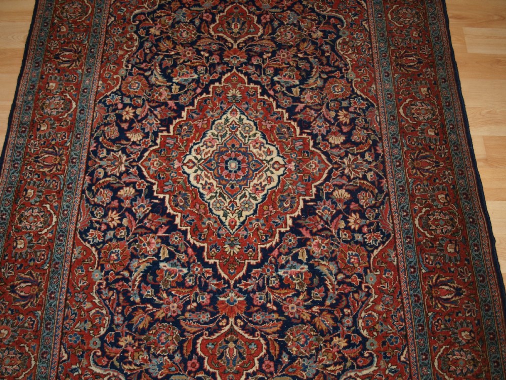 ANTIQUE KASHAN RUG OF TRADITIONAL DESIGN, CIRCA 1920. View IV