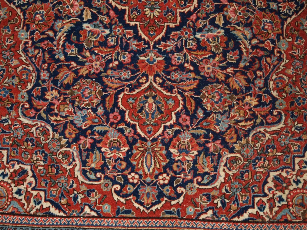 ANTIQUE KASHAN RUG OF TRADITIONAL DESIGN, CIRCA 1920. View VIII
