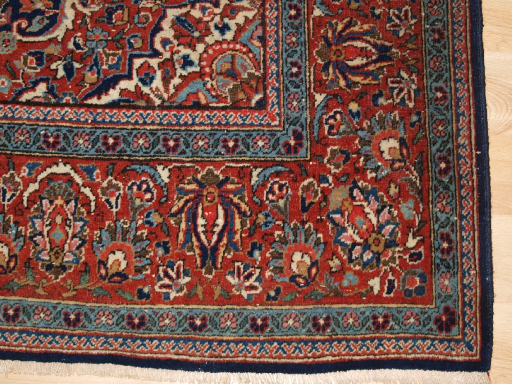 ANTIQUE KASHAN RUG OF TRADITIONAL DESIGN, CIRCA 1920. View X