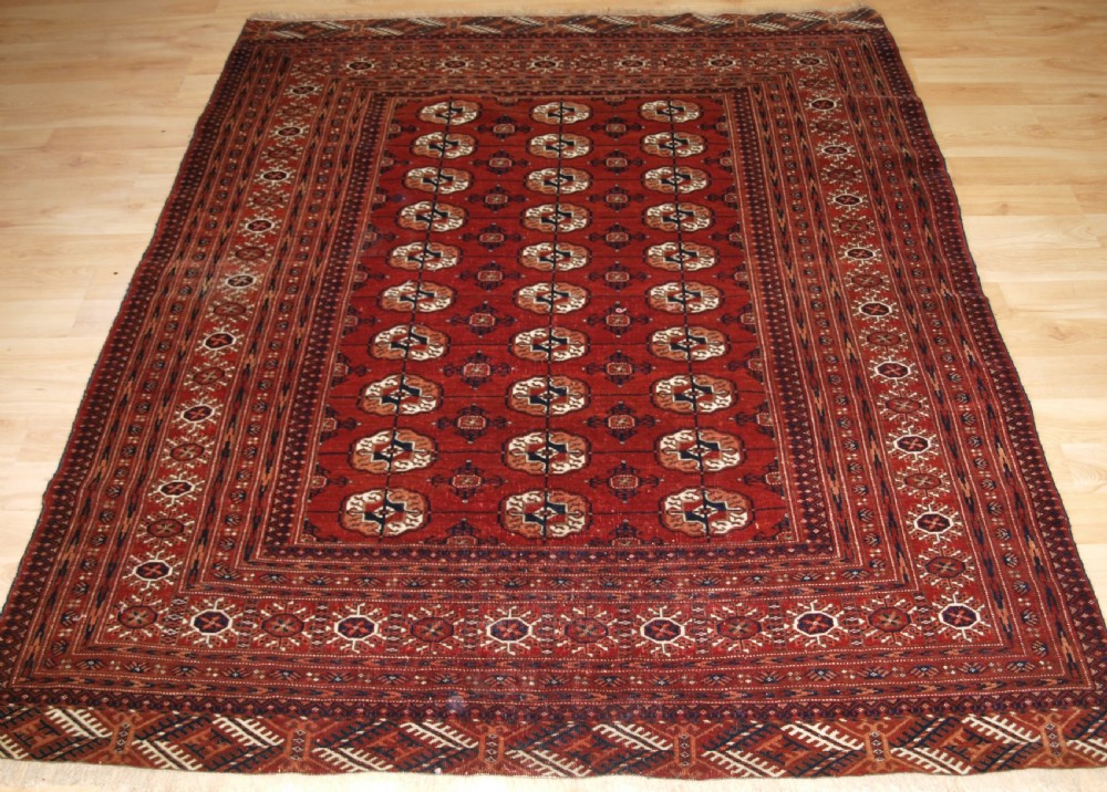 ANTIQUE TEKKE TURKMEN RUG, EXCELLENT COLOUR, GOOD FURNISHING RUG, CIRCA 1900.