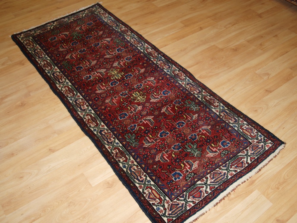 OLD SARABENT VILLAGE RUNNER, SCARCE SMALL SIZE, CIRCA 1920/30. View II