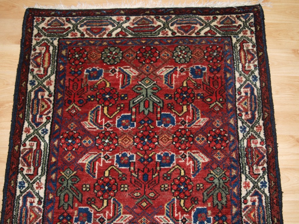OLD SARABENT VILLAGE RUNNER, SCARCE SMALL SIZE, CIRCA 1920/30. View V