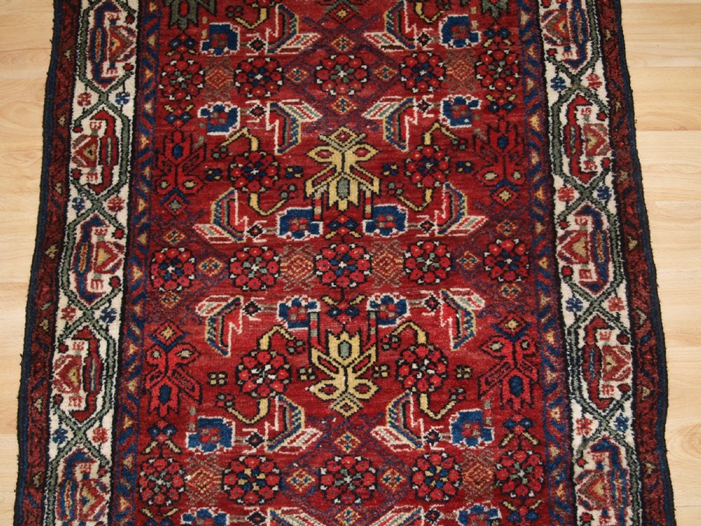 OLD SARABENT VILLAGE RUNNER, SCARCE SMALL SIZE, CIRCA 1920/30. View VI