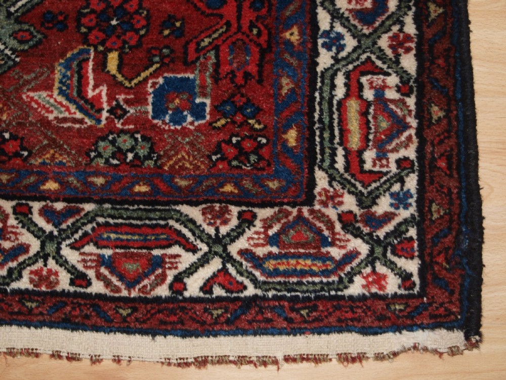 OLD SARABENT VILLAGE RUNNER, SCARCE SMALL SIZE, CIRCA 1920/30. View X