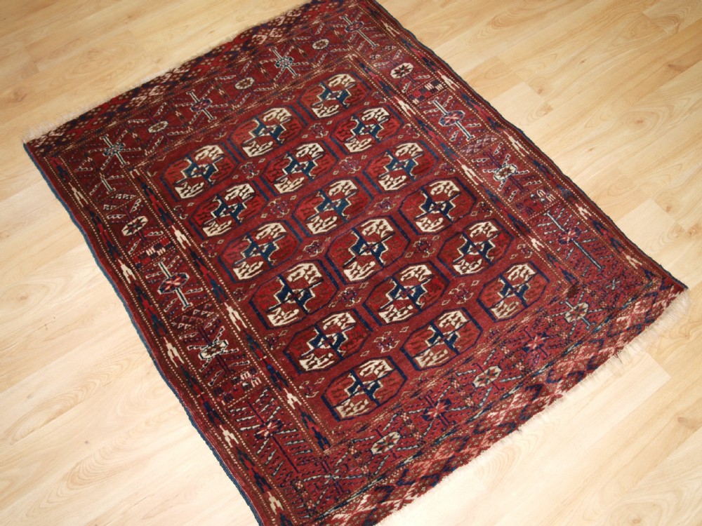 ANTIQUE TEKKE TURKMEN RUG OF SMALL SIZE, CIRCA 1900. View II