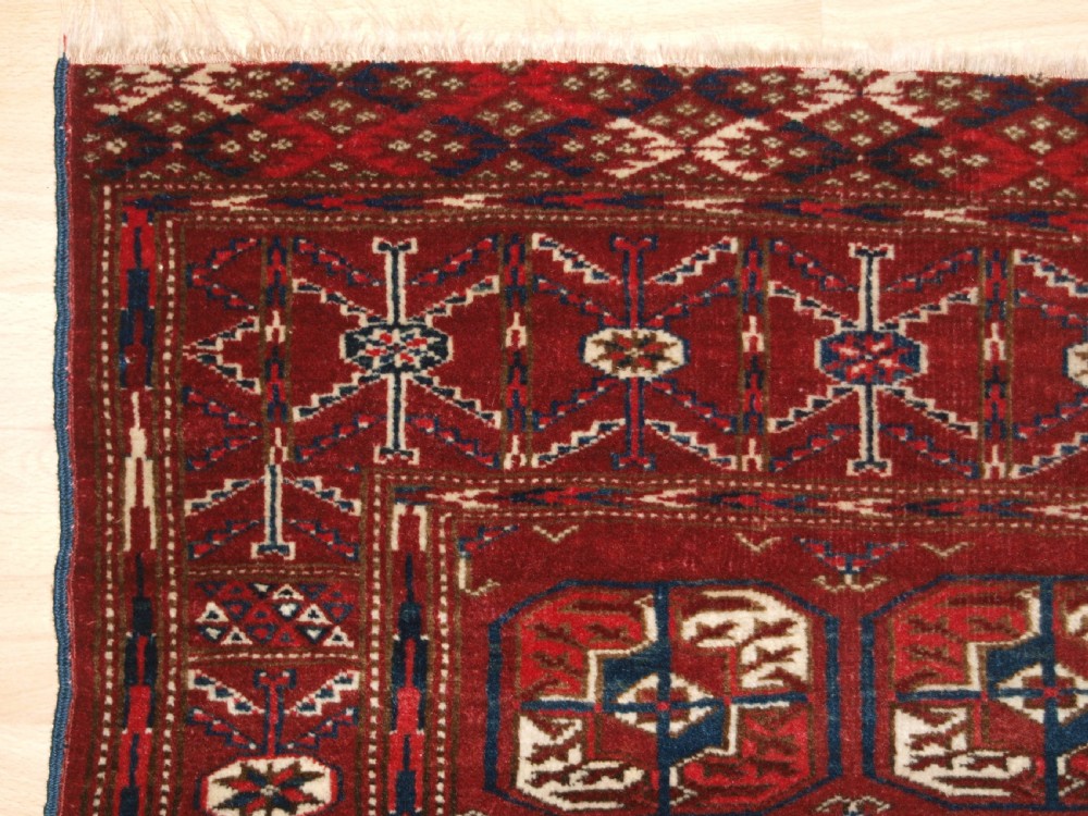 ANTIQUE TEKKE TURKMEN RUG OF SMALL SIZE, CIRCA 1900. View III