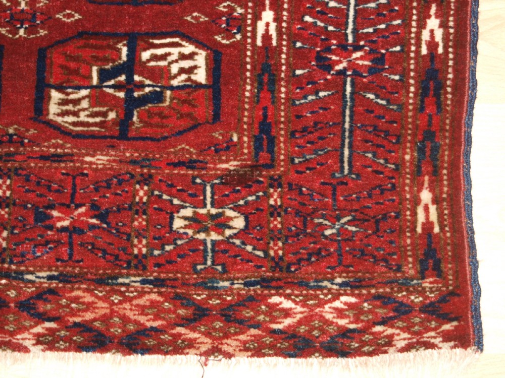 ANTIQUE TEKKE TURKMEN RUG OF SMALL SIZE, CIRCA 1900. View VIII