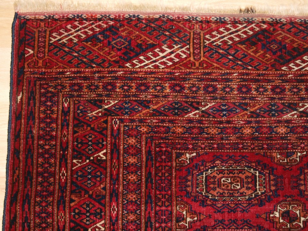 ANTIQUE TEKKE TURKMEN RUG WITH SALOR GULS, CIRCA 1900. View III