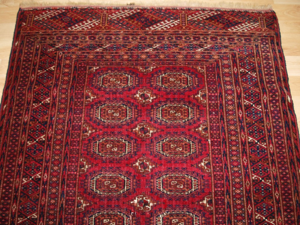 ANTIQUE TEKKE TURKMEN RUG WITH SALOR GULS, CIRCA 1900. View IV